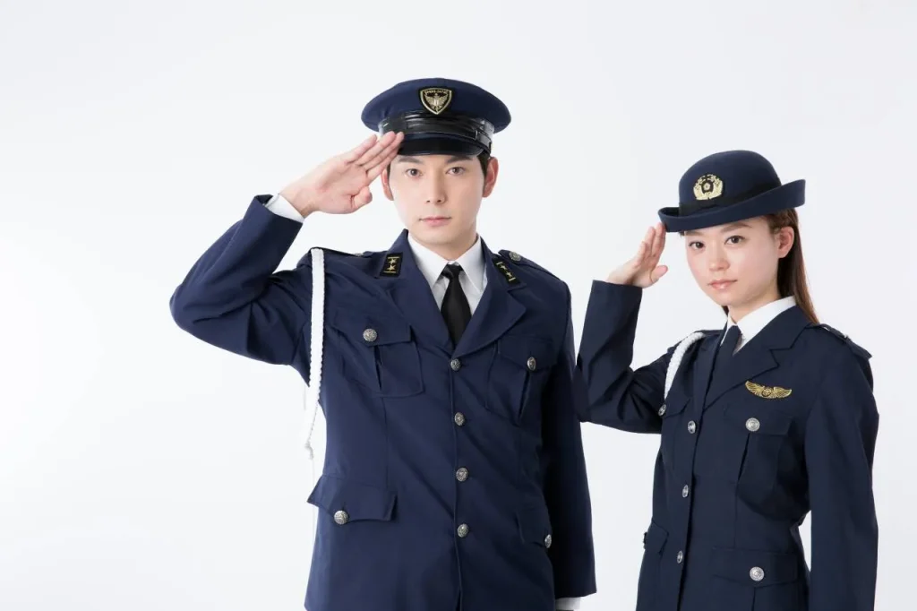 警察官の男女