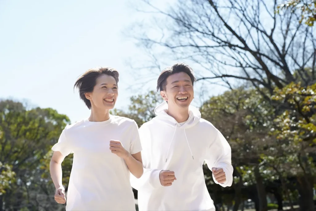 ランニングする男女